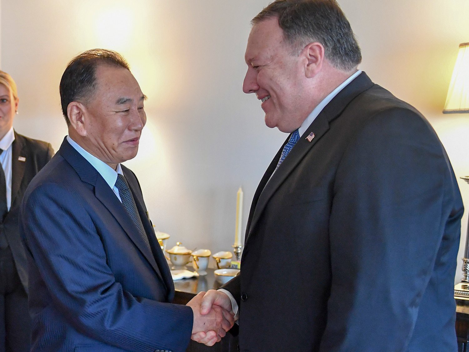&Ocirc;ng Kim Jong-un khen &ocirc;ng Putin, Mỹ điều t&agrave;u s&acirc;n bay đến gần Triều Ti&ecirc;n - Ảnh 2.