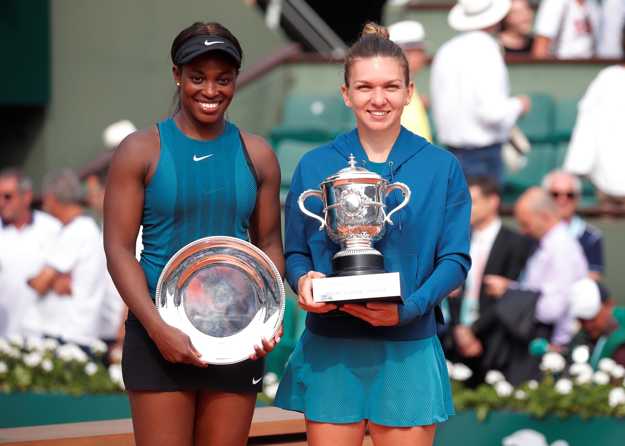 Halep x&uacute;c cảm tr&ecirc;n bục n&acirc;ng c&uacute;p Roland Garros 2018 - Ảnh 7.
