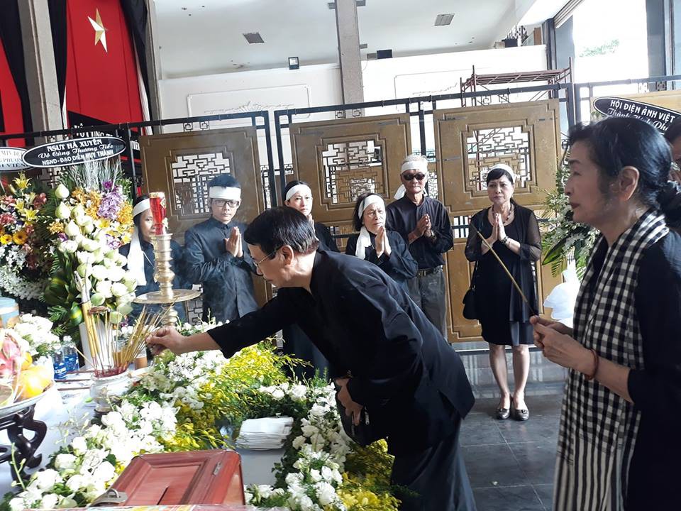 Tiễn biệt đạo diễn phim &ldquo;Về nơi gi&oacute; c&aacute;t&rdquo;! - Ảnh 10.