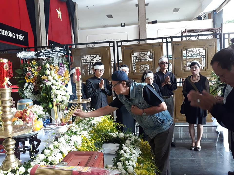 Tiễn biệt đạo diễn phim “Về nơi gió cát”!