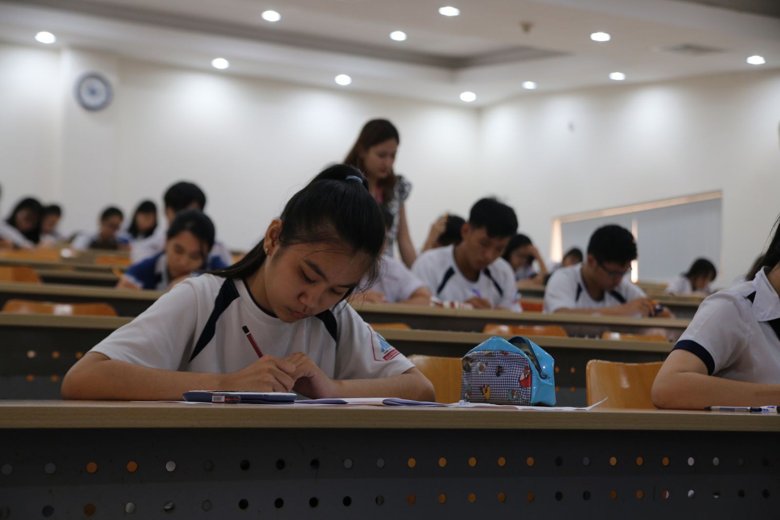 Hạn ch&oacute;t đăng k&yacute; thi đ&aacute;nh gi&aacute; năng lực ĐHQG TP HCM - Ảnh 1.