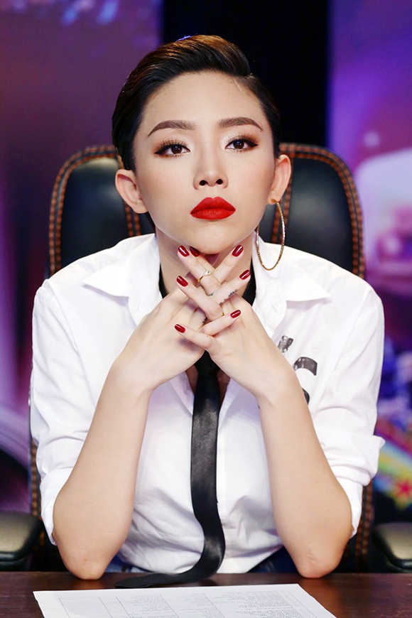 T&oacute;c Ti&ecirc;n n&oacute;i về đối thủ lớn nhất ở showbiz - Ảnh 1.