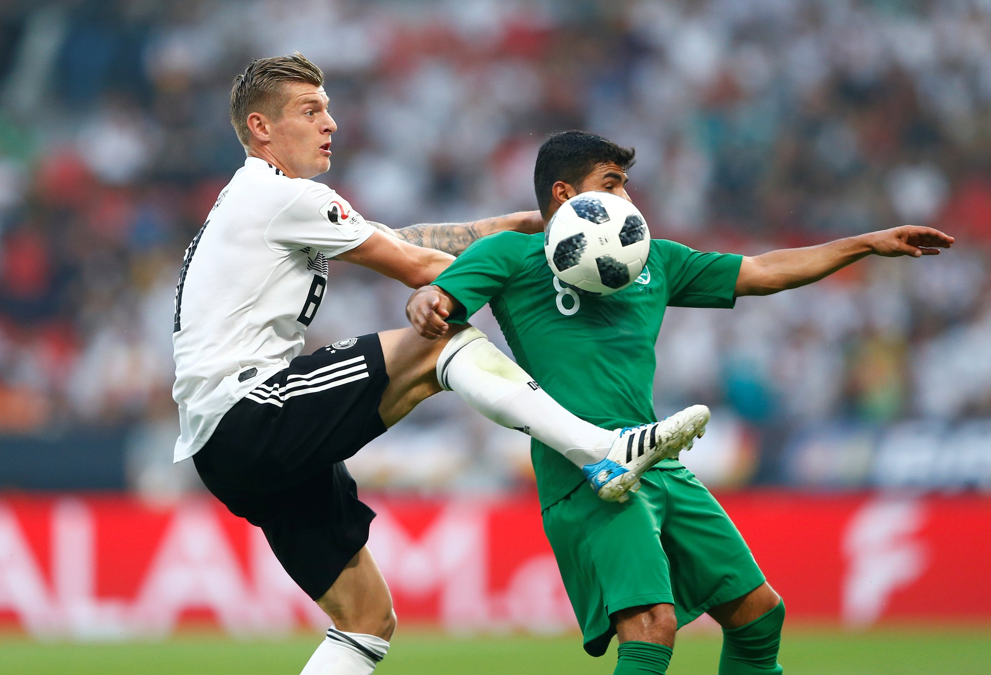 Ch&igrave;a kh&oacute;a của 4 ứng cử vi&ecirc;n v&ocirc; địch World Cup 2018 - Ảnh 4.