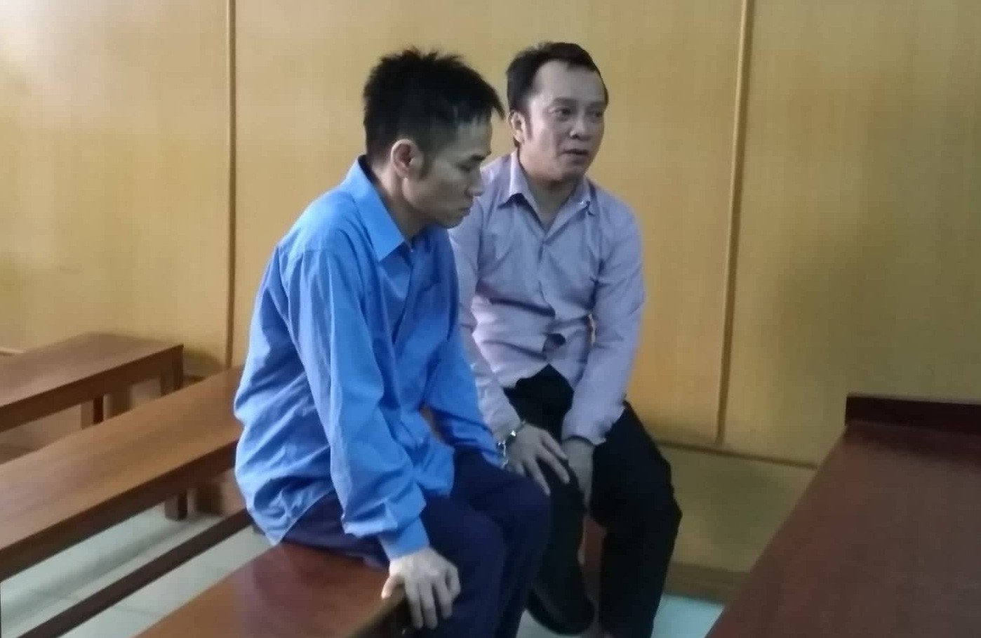 Đu dây vào siêu thị, lấy trộm lô điện thoại hơn nửa tỉ đồng
