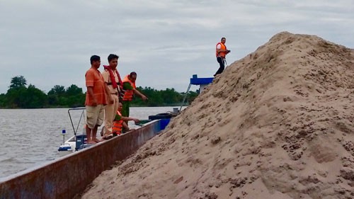 "Cát tặc" lộng hành ở nhiều địa phương