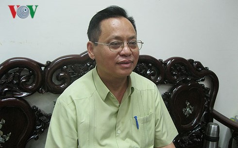 Ra sức chạy danh hiệu để chạy chức, chạy quyền