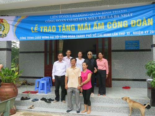 Trao mái ấm Công đoàn cho công nhân khó khăn