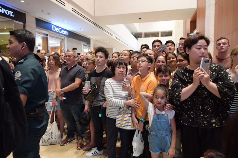 Ông Kim Jong-un dạo phố đêm Singapore - Ảnh 5.