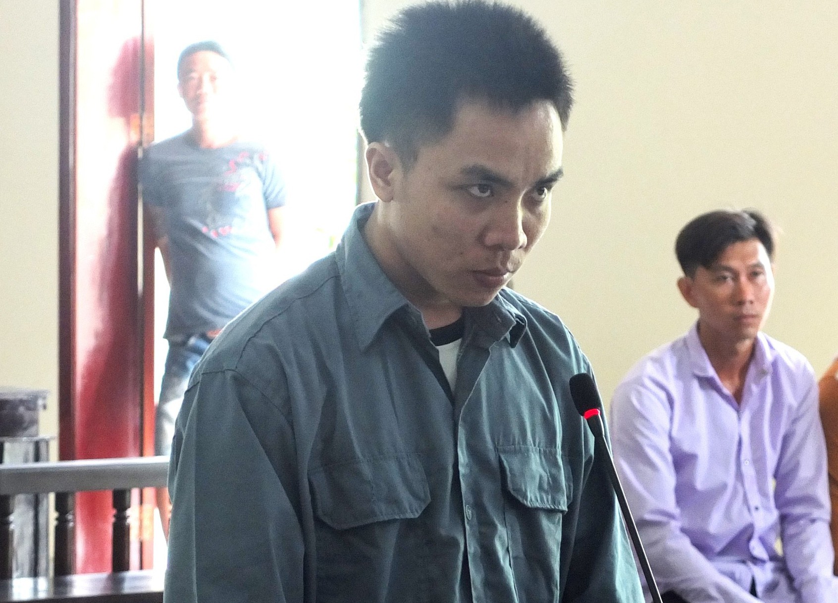 3 lần dụ bé gái 13 tuổi giao cấu, lãnh 8 năm tù