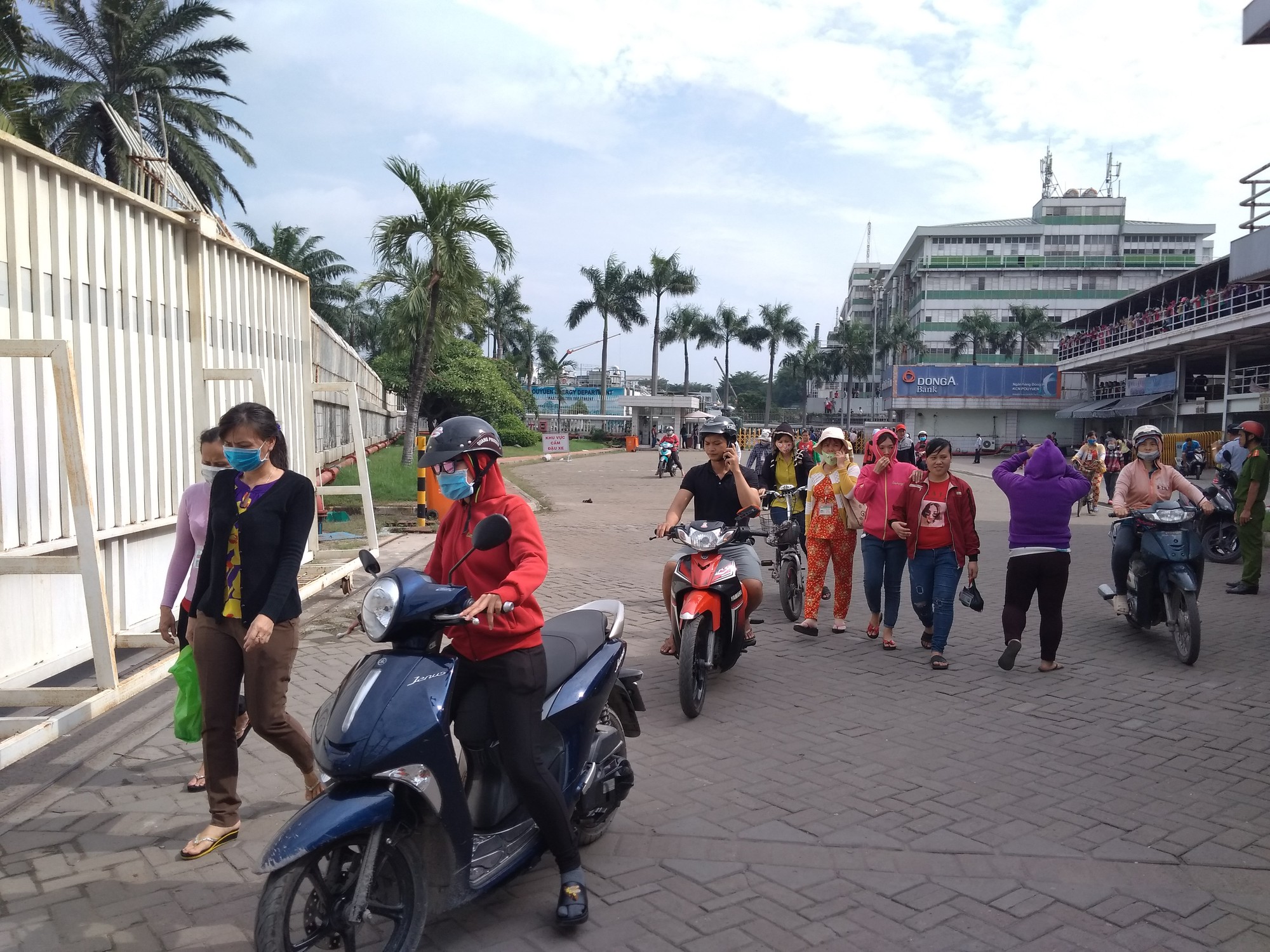 Đừng đạp đổ chén cơm của mình - Ảnh 1.