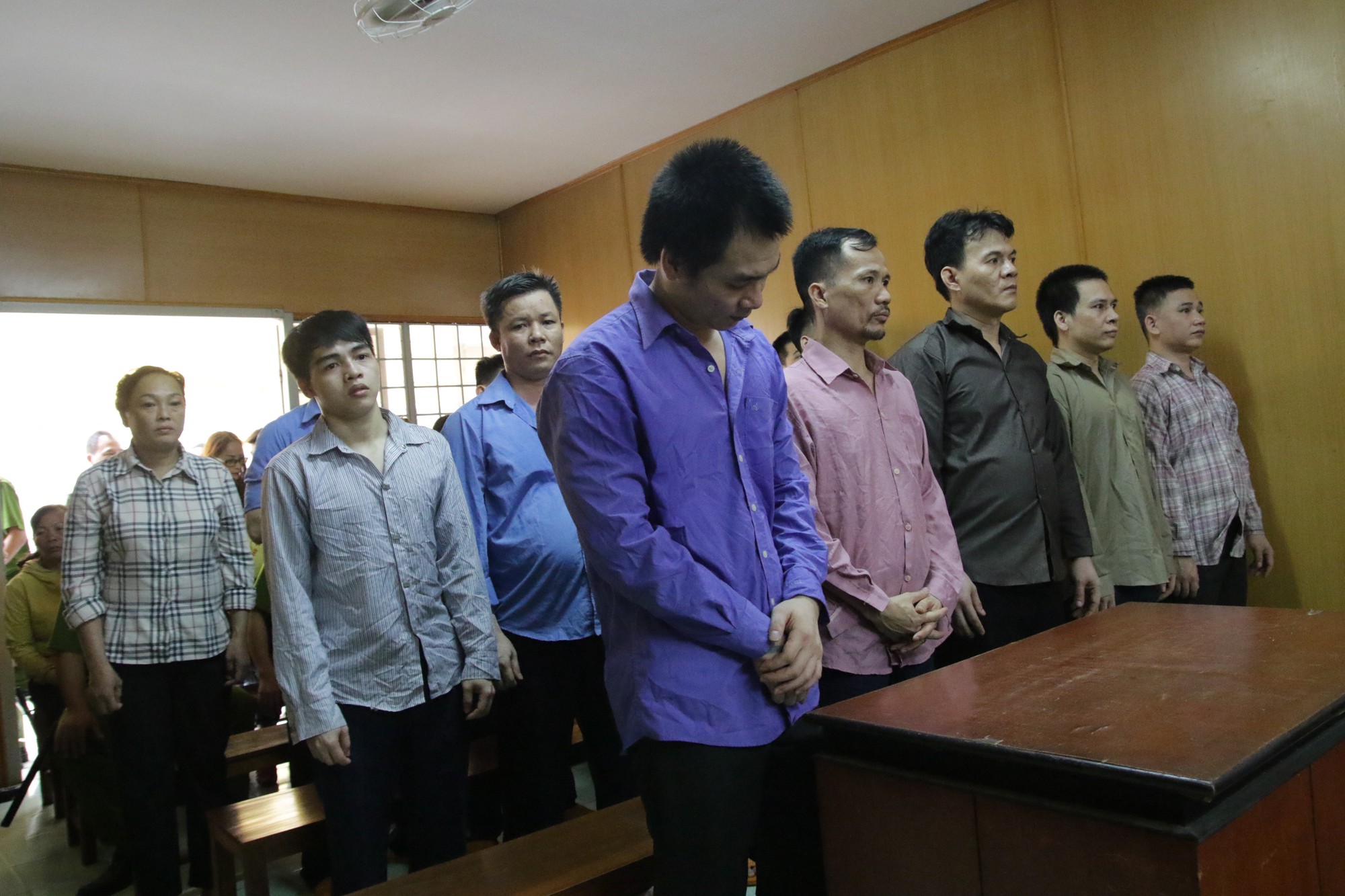 Bị hại kh&ocirc;ng đến, nh&oacute;m bảo k&ecirc; người b&aacute;n d&acirc;m chuyển giới vẫn đi t&ugrave; - Ảnh 2.