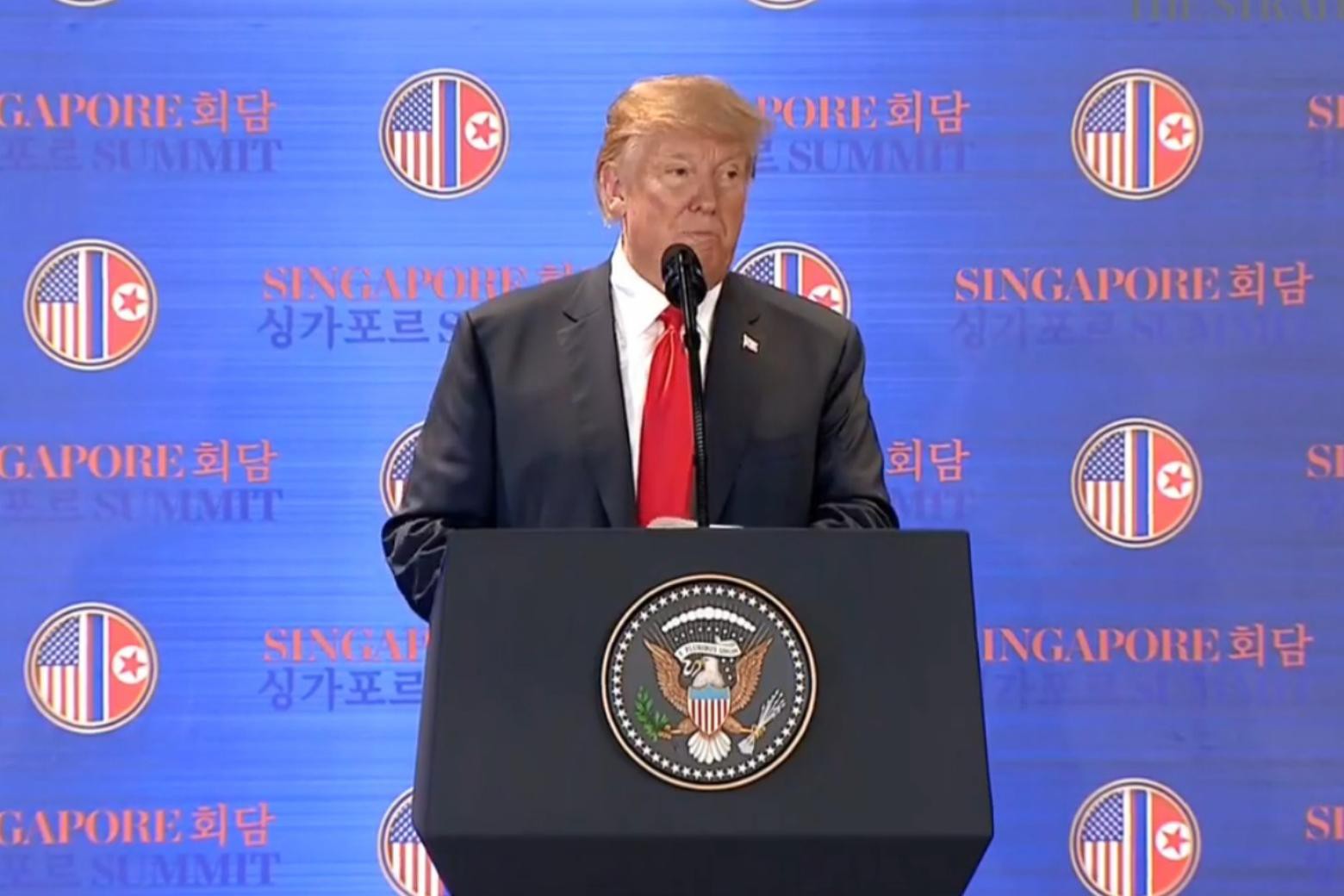 Ông Trump nói về những "giờ căng não" với ông Kim Jong-un