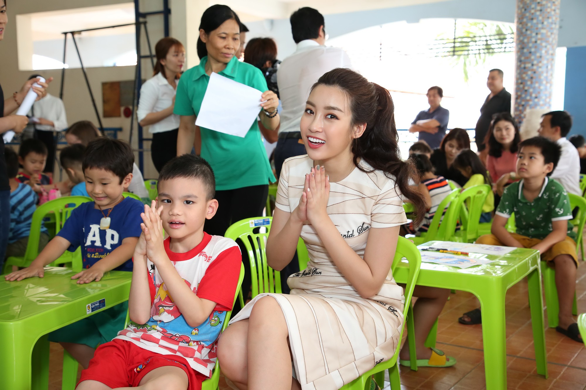 Hoa hậu Đỗ Mỹ Linh tích cực hoạt động thiện nguyện ở cuối nhiệm kỳ - Ảnh 2.