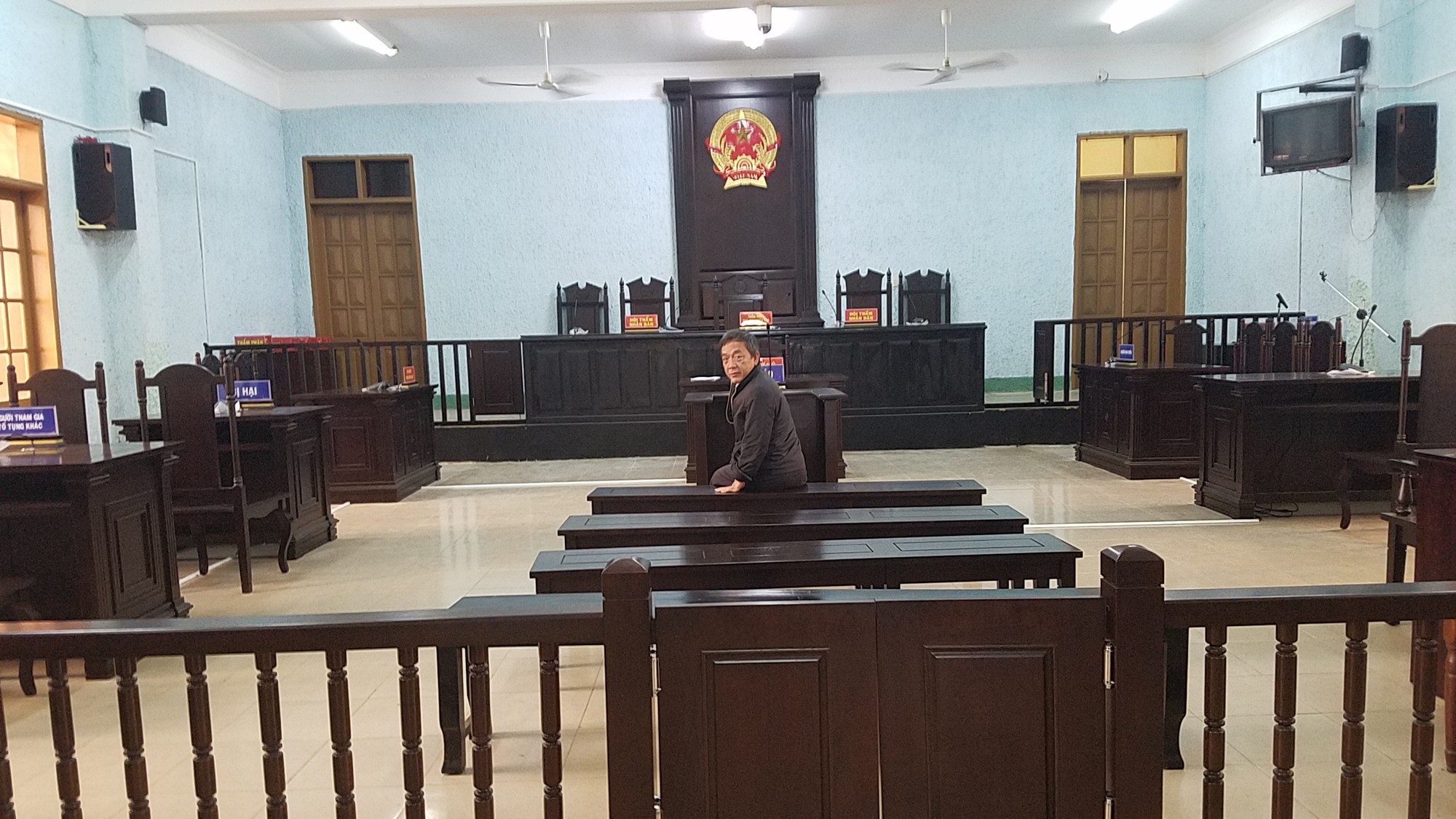 Gi&aacute;m đốc nhận 12 th&aacute;ng t&ugrave; v&igrave; nhắn tin vu khống l&atilde;nh đạo tỉnh - Ảnh 2.