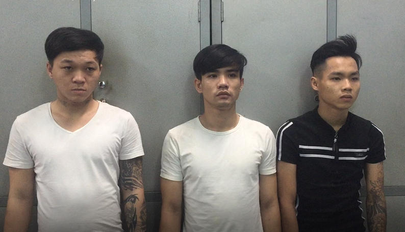 Bắt băng nhóm cướp và đánh đôi tình nhân người nước ngoài