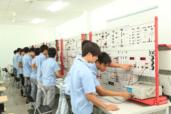 100% sinh viên được bố trí việc làm khi tốt nghiệp
