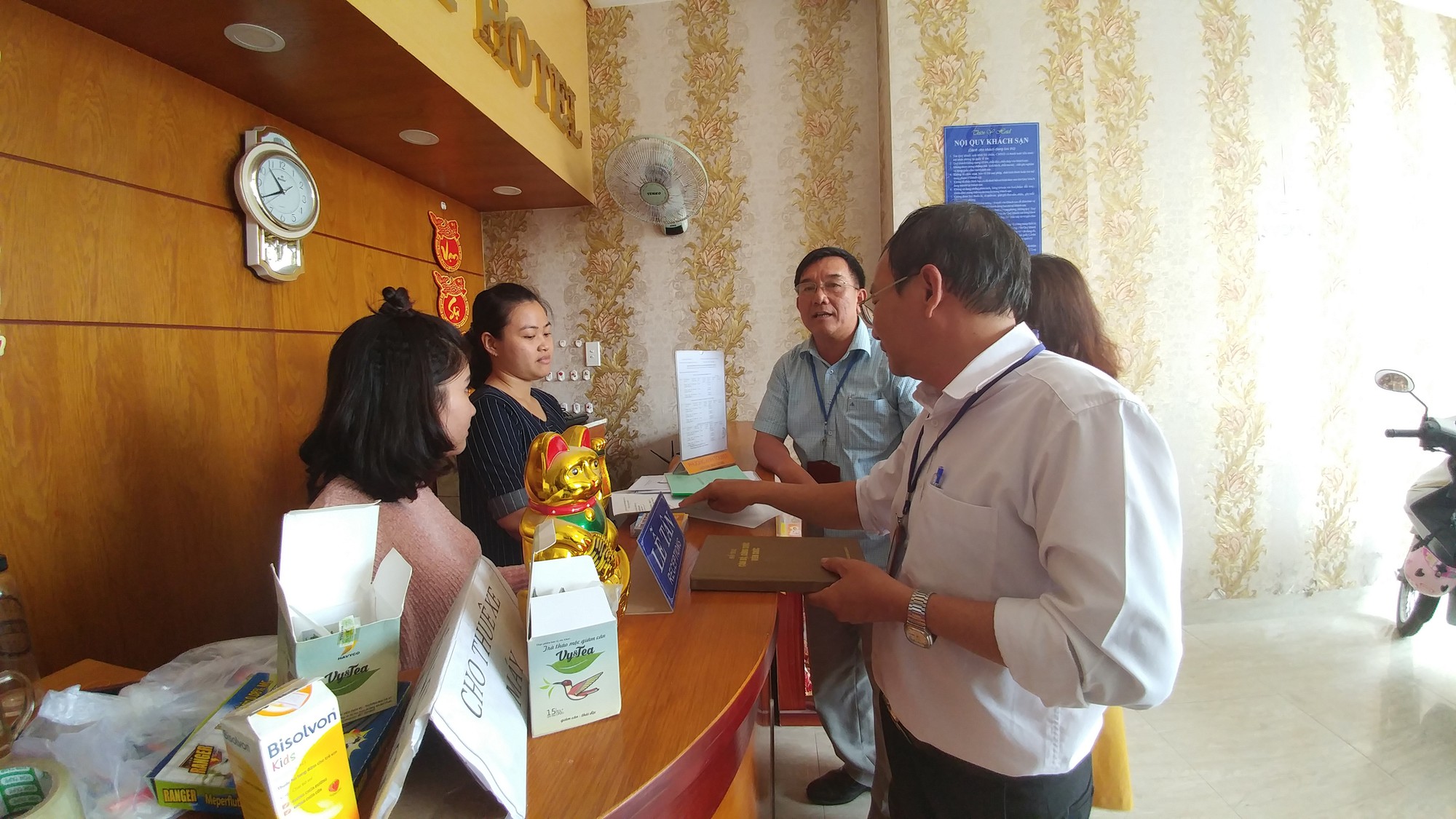 Du lịch vào mùa "chặt chém": Xử lý thật mạnh tay mới triệt được thói xấu