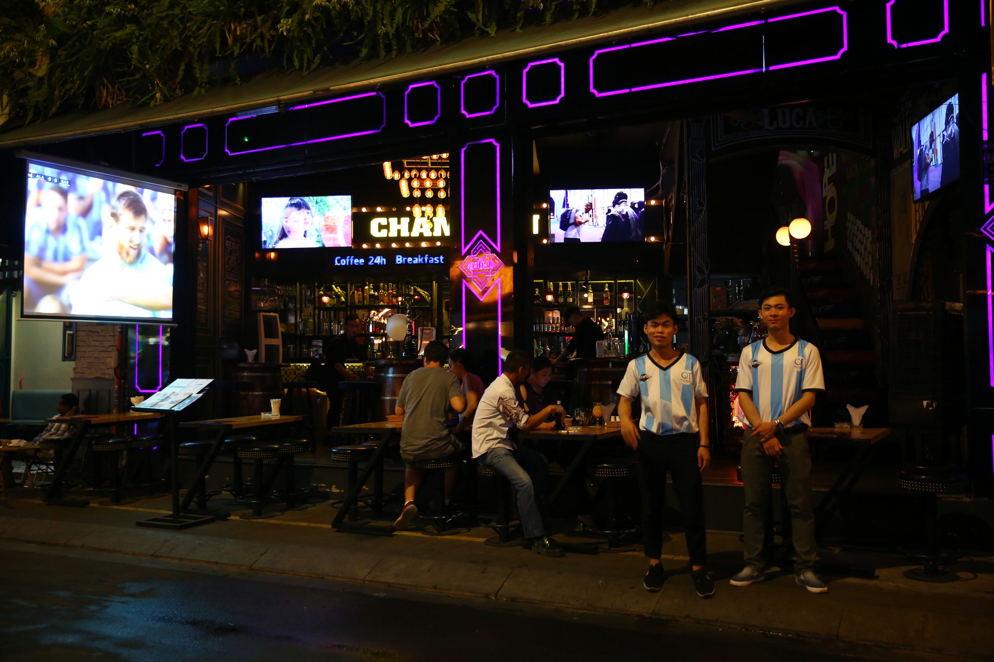 Phố Tây Bùi Viện sôi động đêm khai mạc - Ảnh 5.