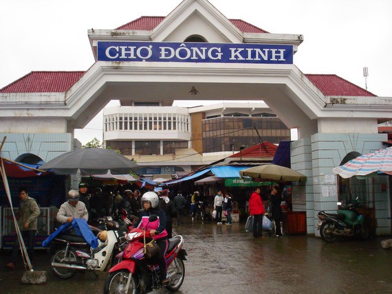 Ngán ngẩm câu: "Dân du lịch mà còn tính toán!"