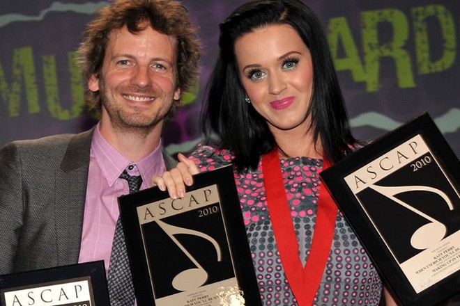 R&ograve; rỉ đơn Luke b&aacute;c c&aacute;o buộc cưỡng hiếp Katy Perry - Ảnh 2.