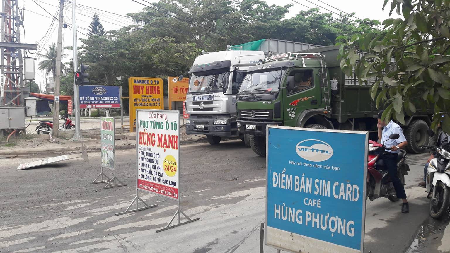 Đ&agrave; Nẵng: Người d&acirc;n tiếp tục chặn xe tải ph&aacute; n&aacute;t đường, g&acirc;y &ocirc; nhiễm - Ảnh 5.