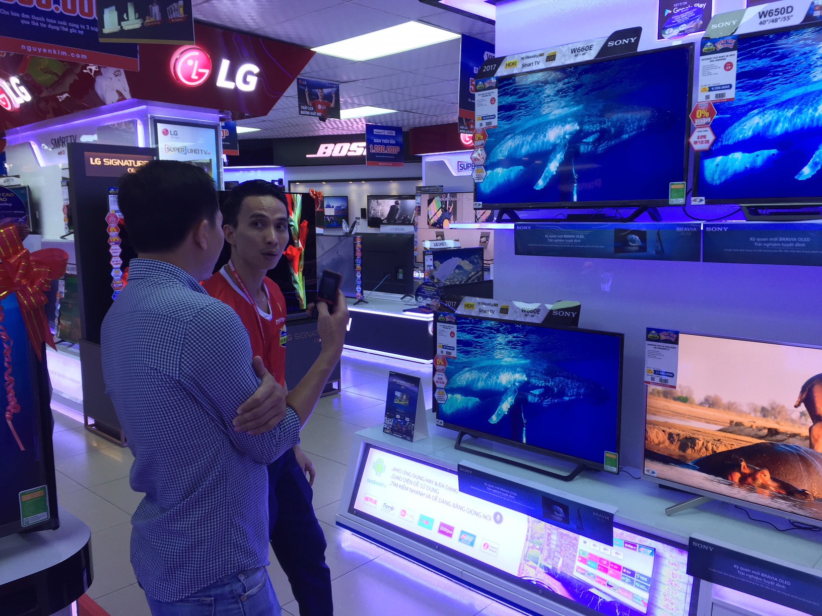 Đổ x&ocirc; mua tivi trước giờ khai mạc World Cup 2018 - Ảnh 2.