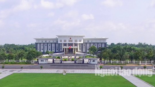 Ngắm những công trình hoành tráng ở tỉnh nghèo ĐBSCL - Ảnh 1.