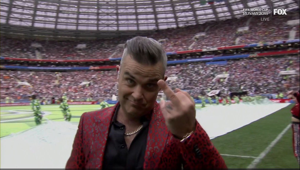 Fox News xin lỗi vụ ca sĩ Anh giơ “ngón tay thối” tại lễ khai mạc World Cup