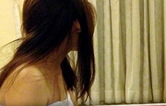 Hai bé gái và tiệc nhậu đáng giá "ngàn vàng"