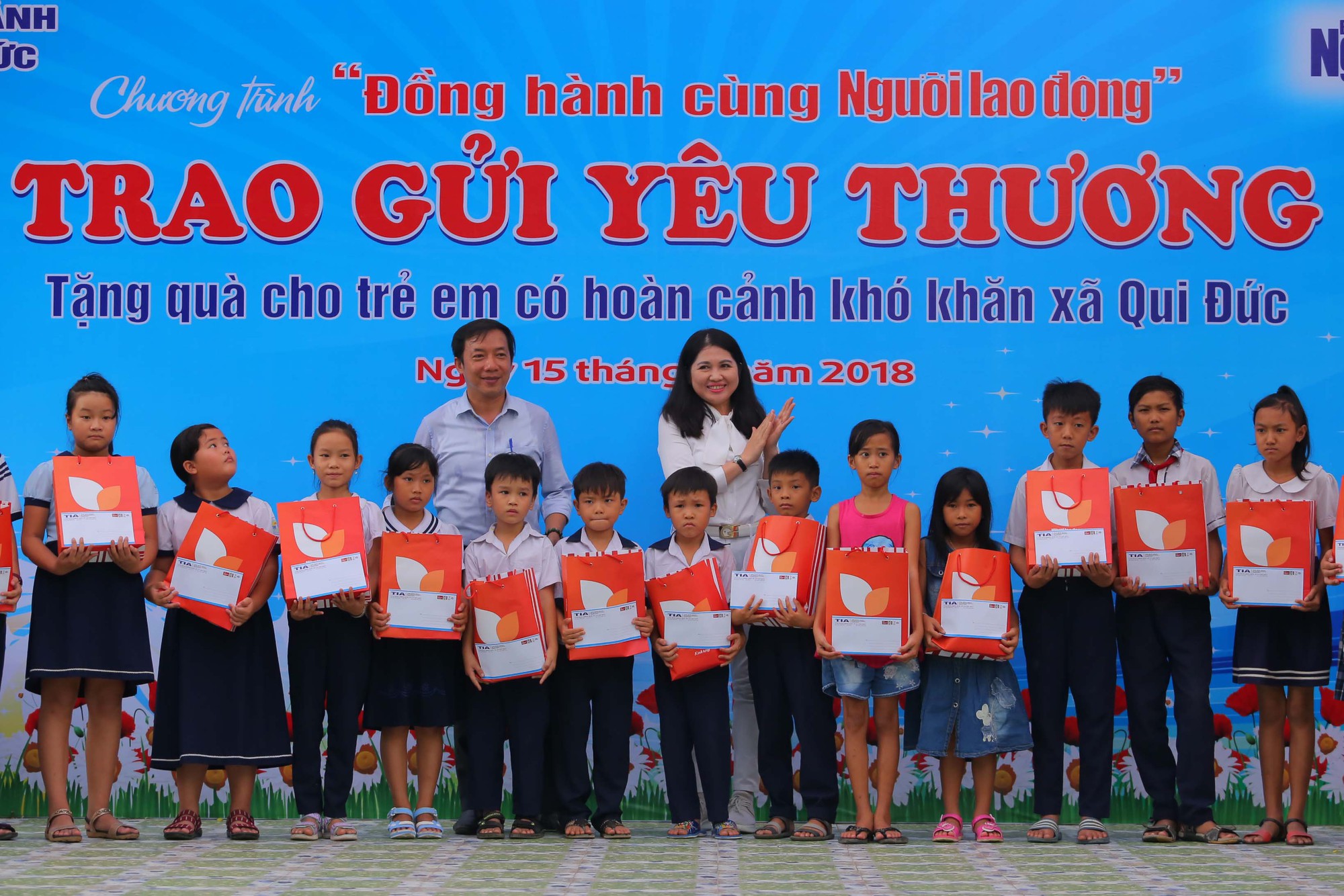Báo Người Lao Động “Trao gửi yêu thương” đến thiếu nhi - Ảnh 6.