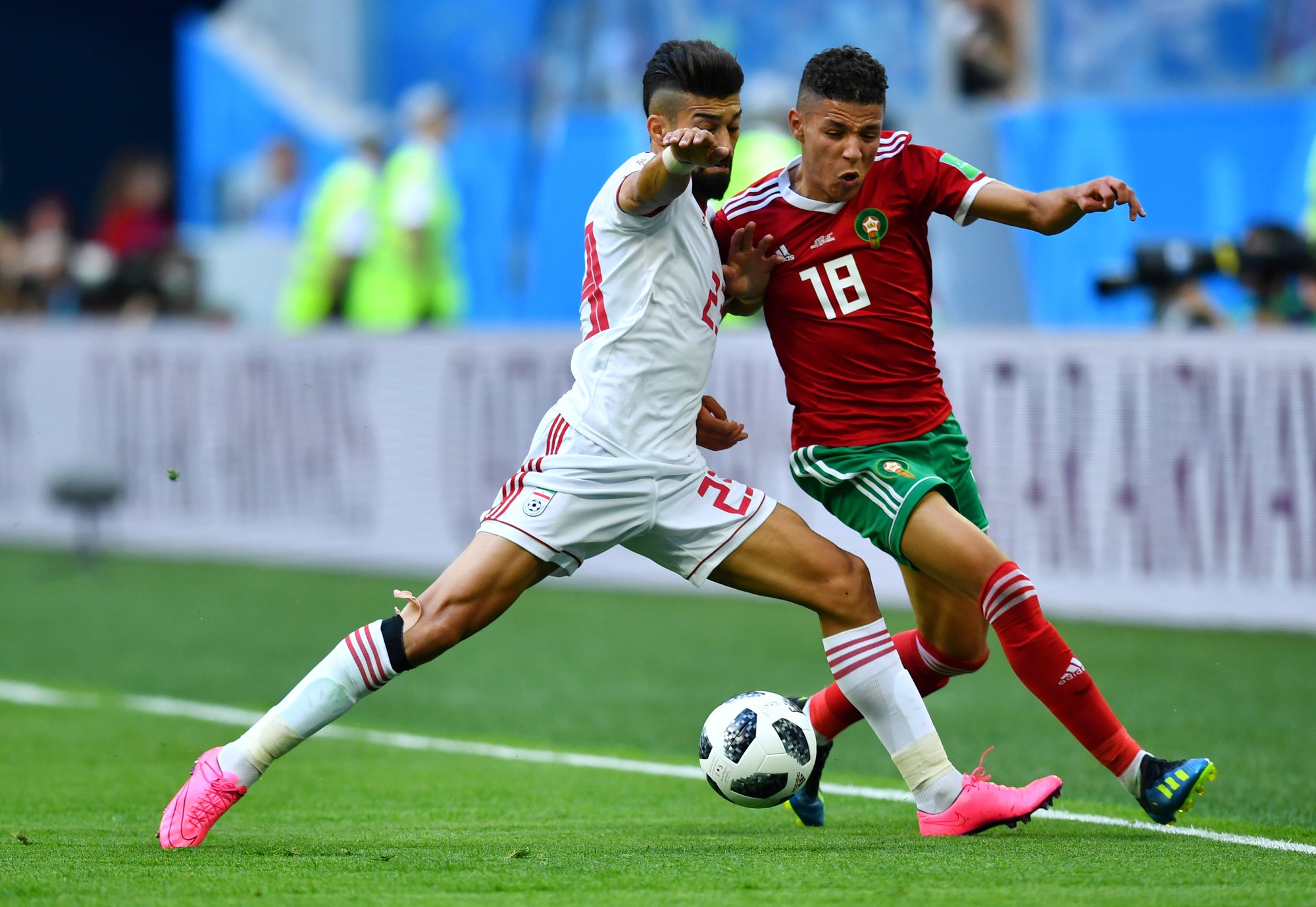 Morocco chết lặng trong phút bù giờ 90+5
