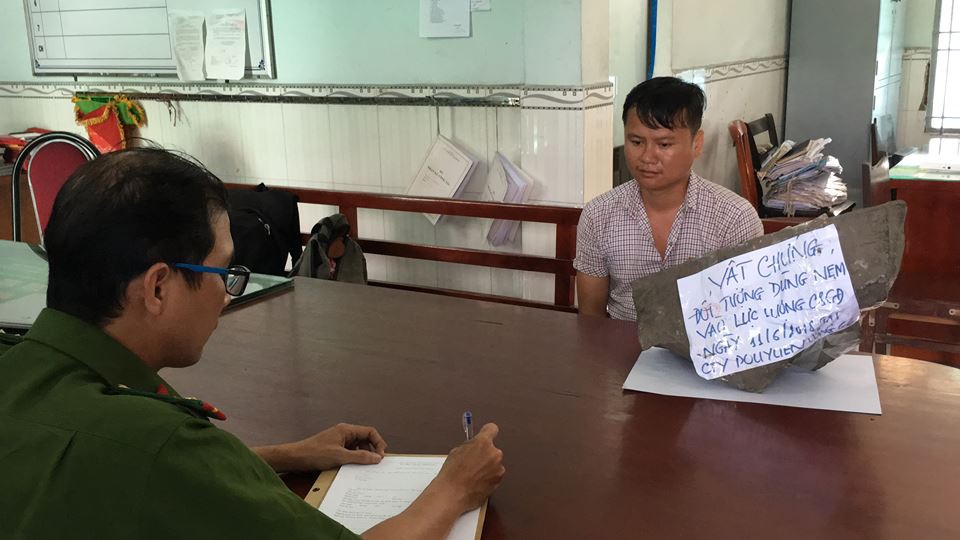 TP HCM: Khởi tố, bắt giam thanh niên dùng đá tấn công cảnh sát cơ động