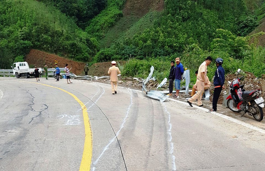 Tai nạn thảm khốc khi xe khách lao xuống vực, 21 người thương vong - Ảnh 5.