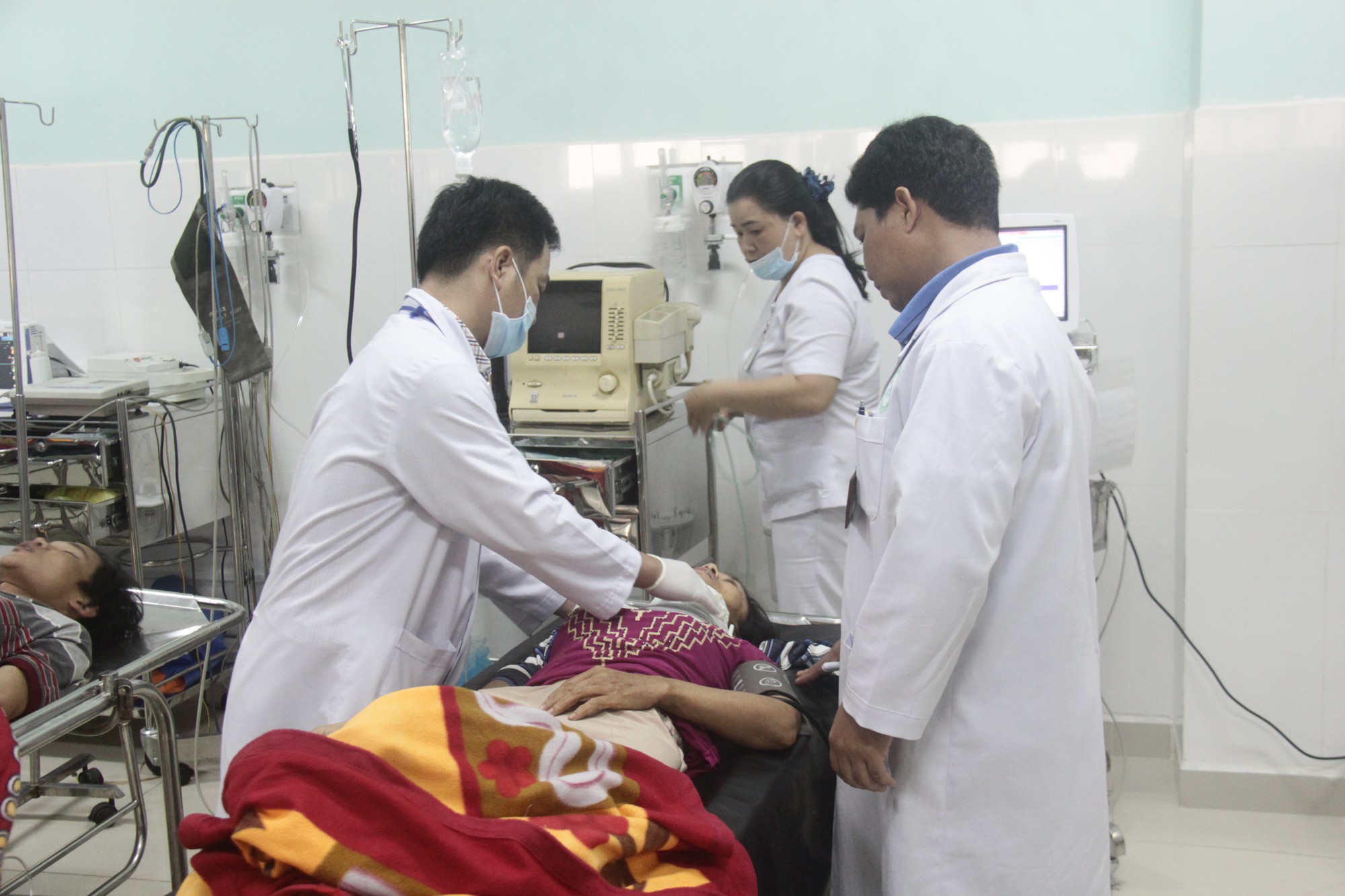Tai nạn thảm khốc khi xe khách lao xuống vực, 21 người thương vong - Ảnh 3.