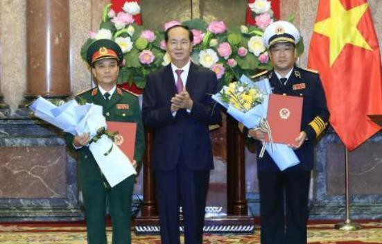 Chủ tịch nước trao quyết định thăng quân hàm cho Tư lệnh Hải quân Phạm Hoài Nam