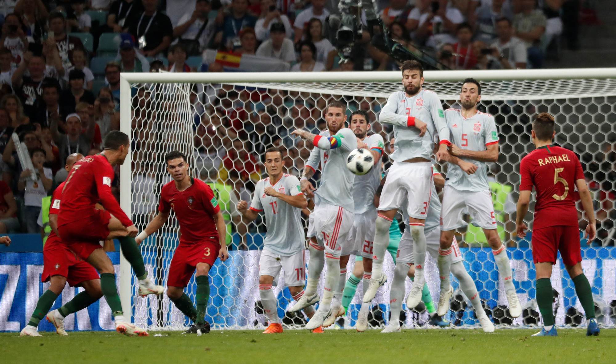 Ronaldo: người không biết đến thời gian - Ảnh 1.