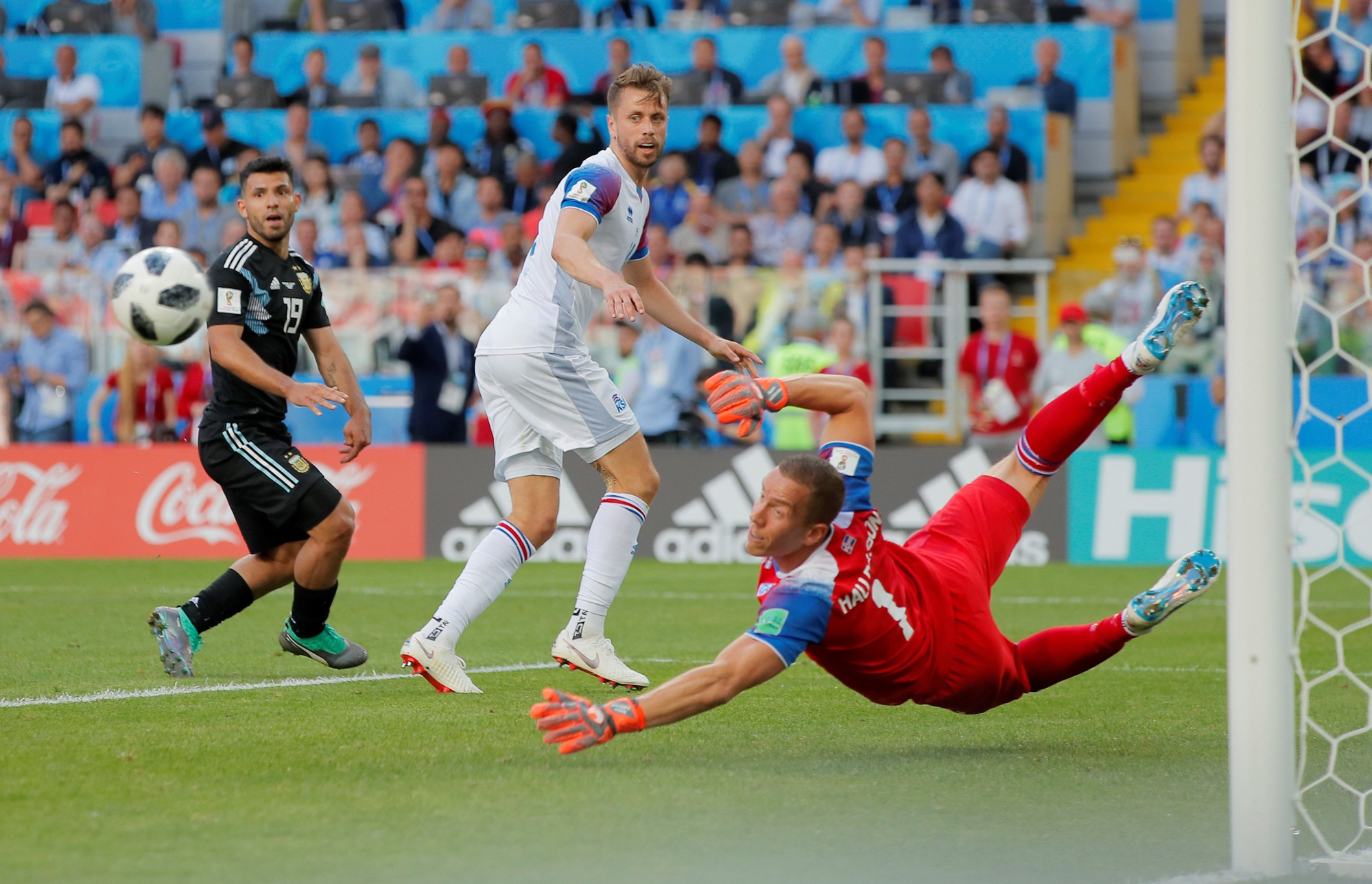 "Bức tường băng" Iceland ngăn bước Argentina