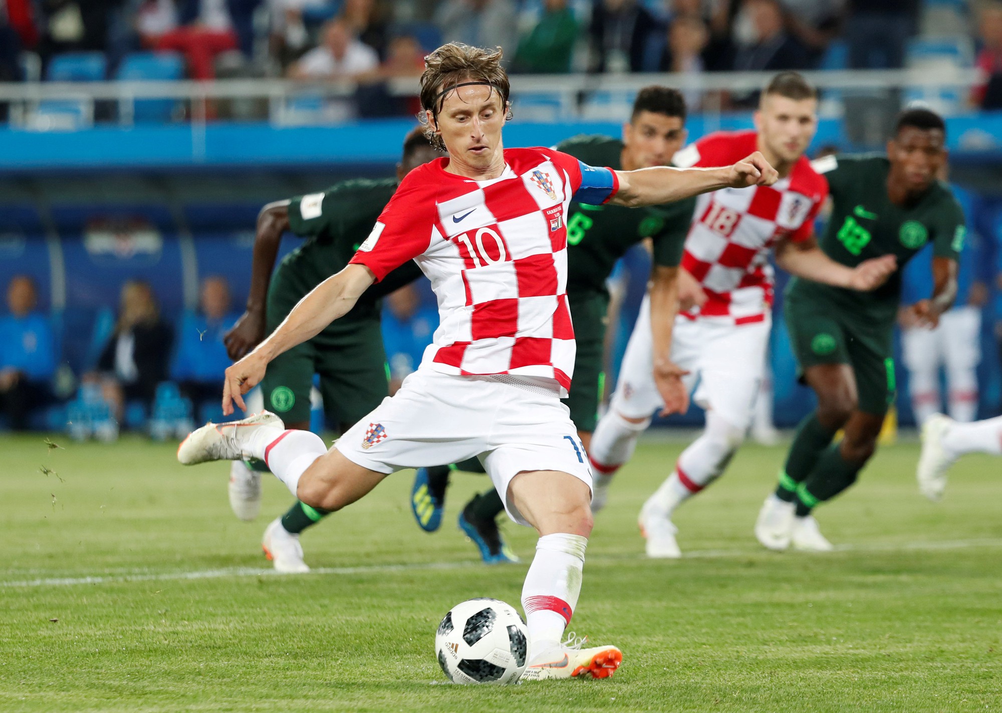 Modric: Croatia xứng đ&aacute;ng thắng Đại b&agrave;ng xanh - Ảnh 3.