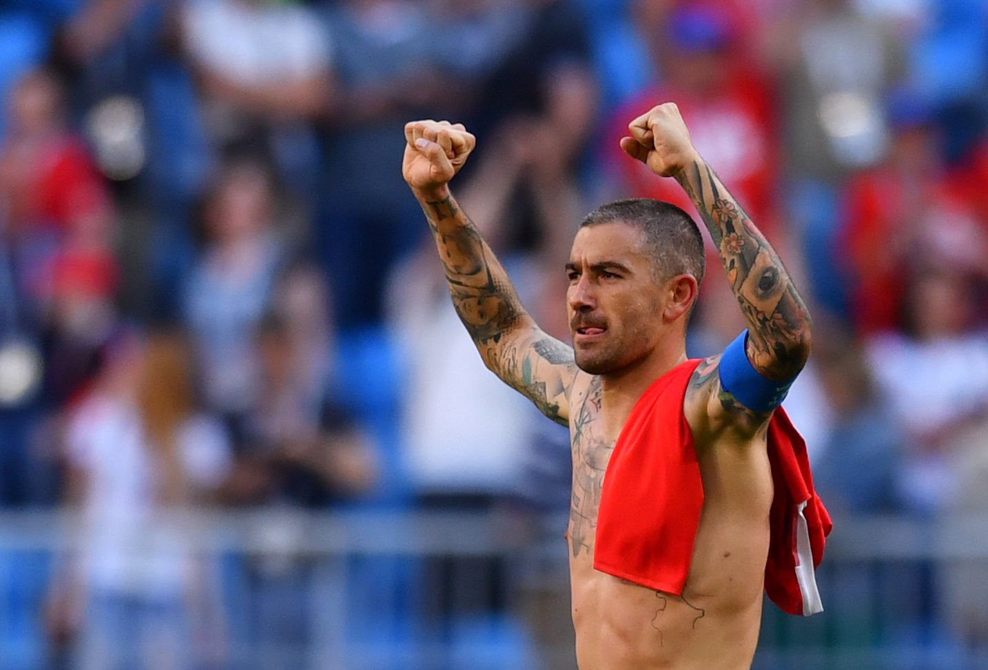 Clip: Tuyệt phẩm của Kolarov giúp Serbia thắng trận