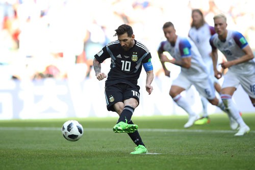 Đừng đ&aacute; penalty, Messi ơi! - Ảnh 3.
