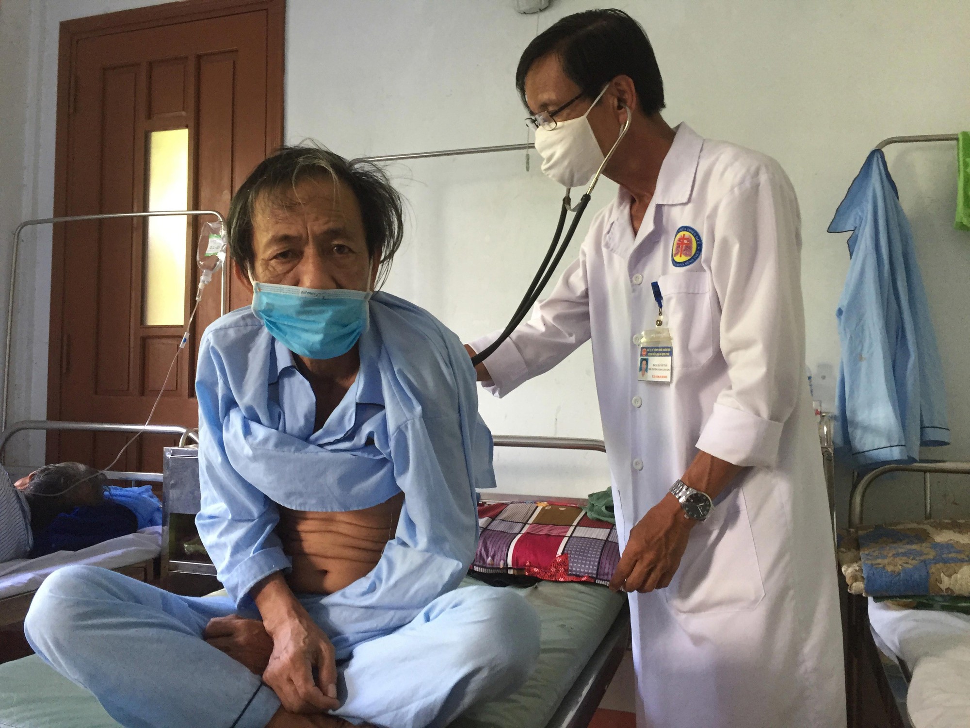 GIAN NAN CUỘC CHIẾN CHỐNG LAO (*): Vật vã chống kháng thuốc