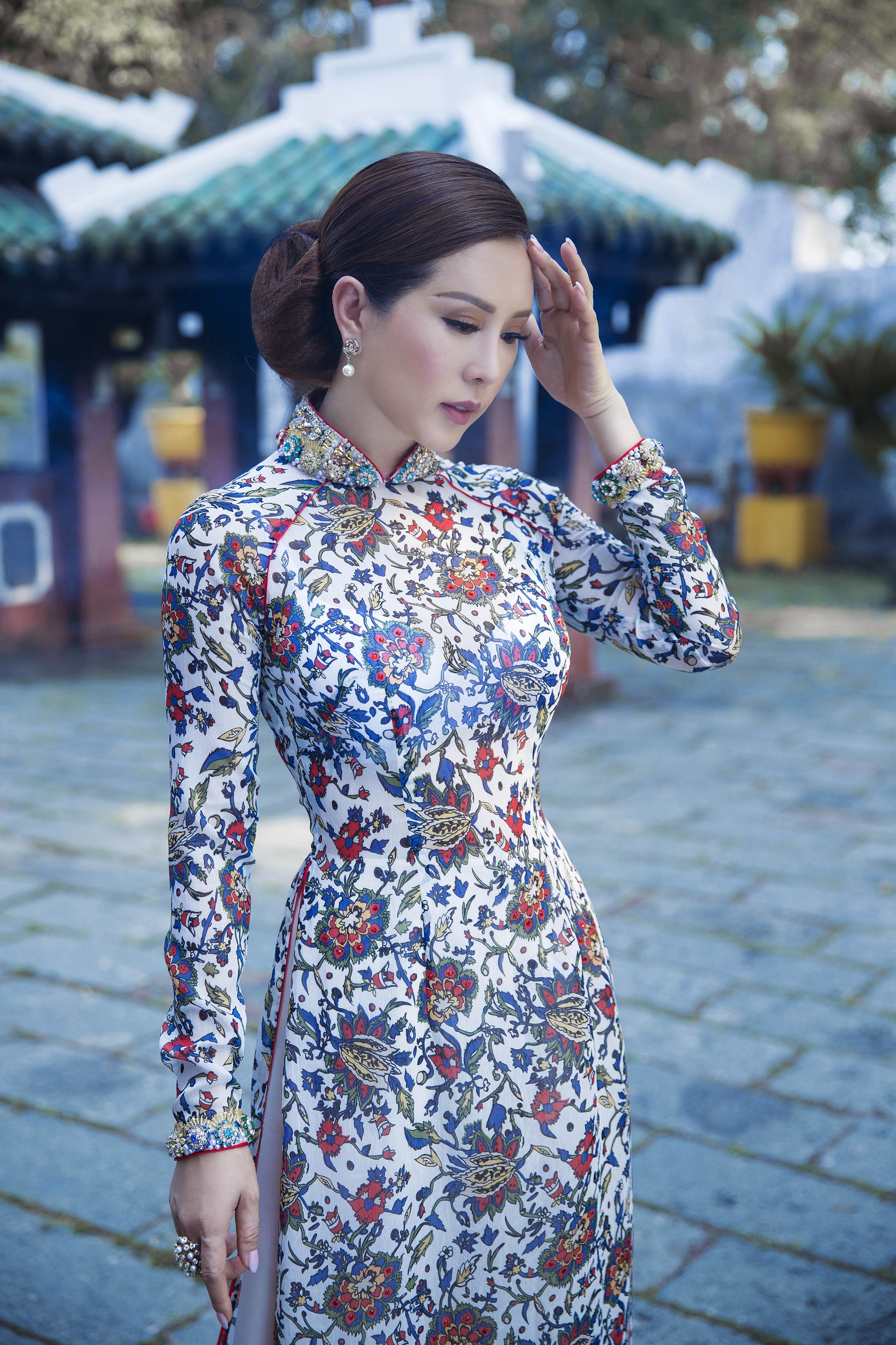 Ngỡ ng&agrave;ng với nhan sắc tuổi đ&ocirc;i mươi của Hoa hậu Qu&yacute; b&agrave; Thu Ho&agrave;i - Ảnh 2.