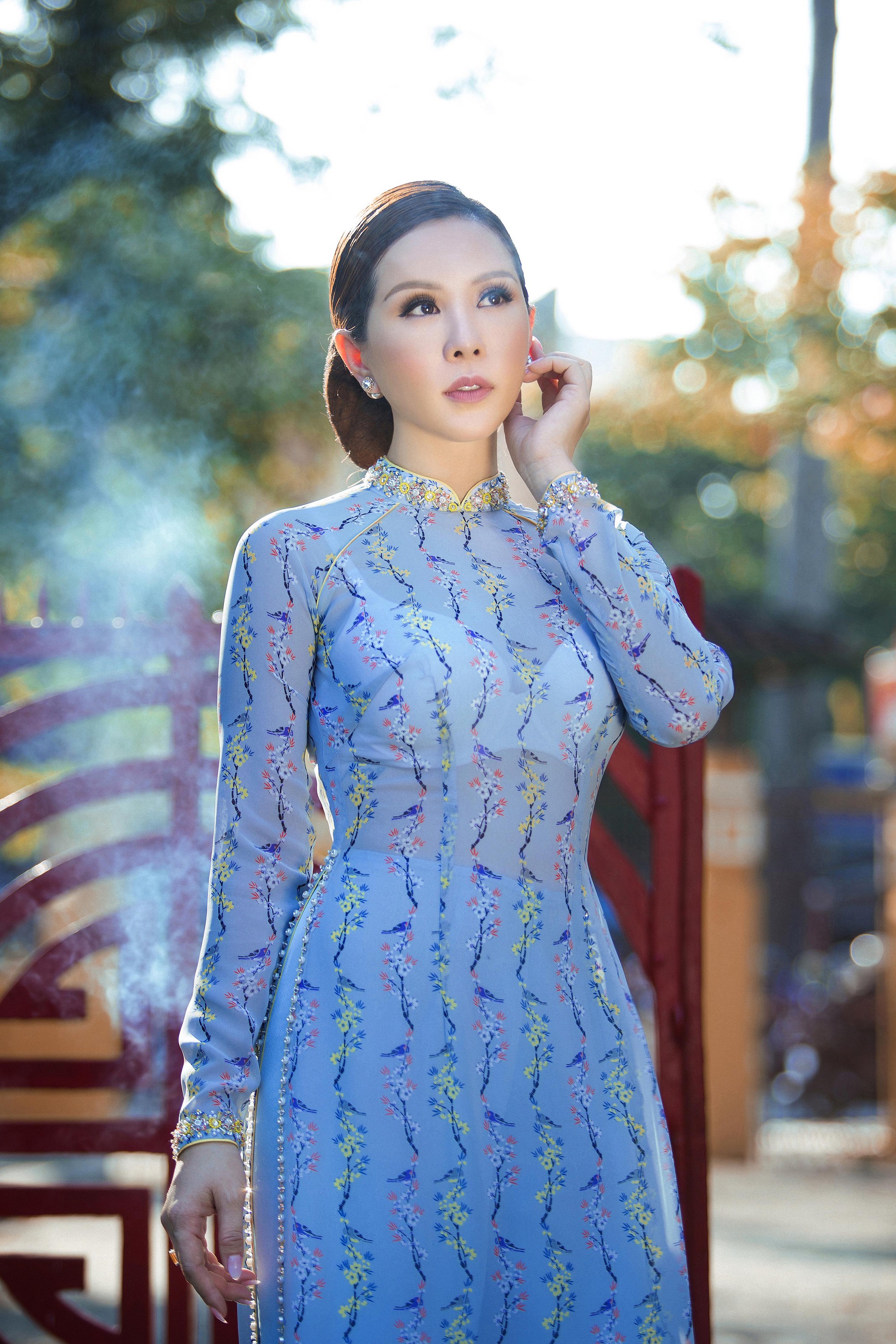 Ngỡ ng&agrave;ng với nhan sắc tuổi đ&ocirc;i mươi của Hoa hậu Qu&yacute; b&agrave; Thu Ho&agrave;i - Ảnh 5.