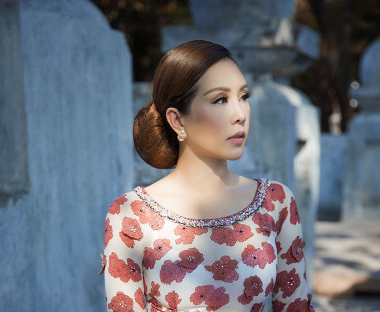 Ngỡ ngàng với nhan sắc tuổi đôi mươi của Hoa hậu Quý bà Thu Hoài