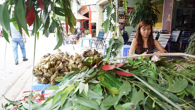 Lò bánh tro nửa thế kỷ ở Sài Gòn tất bật Tết Đoan Ngọ - Ảnh 16.
