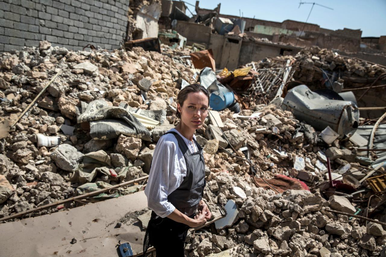 Bất chấp cuộc chiến với Brad Pitt, Angelina Jolie thẳng tiến Iraq