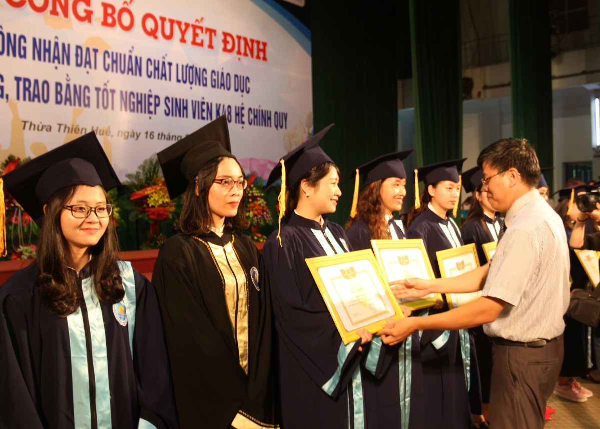 Trường ĐH Kinh tế Huế đạt chuẩn chất lượng gi&aacute;o dục - Ảnh 2.