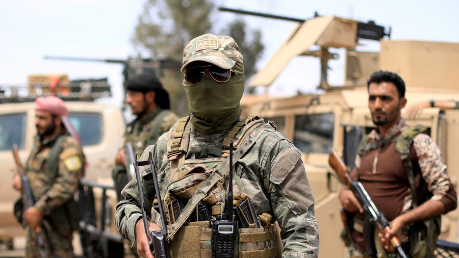 Mỹ &ldquo;đ&aacute;nh bom căn cứ của lực lượng Syria&rdquo; - Ảnh 3.