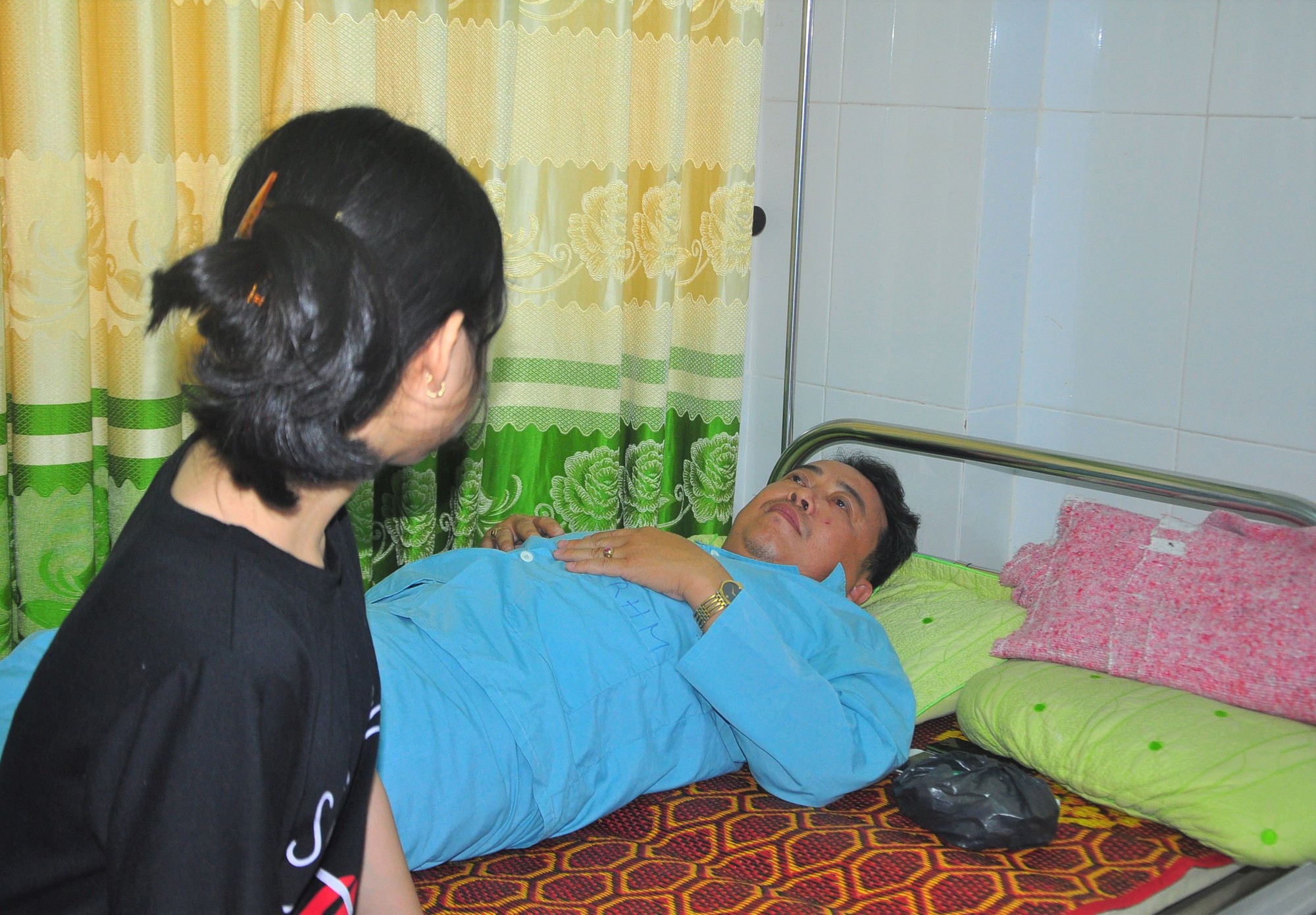 Thắc mắc giá bia cao, khách hàng bị đánh gãy răng