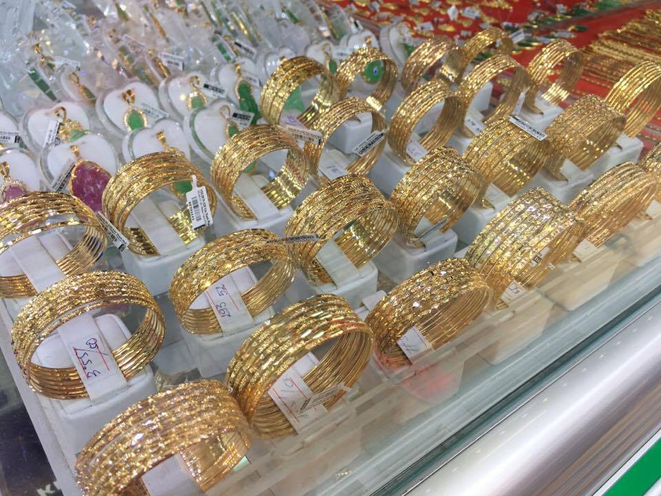 Giá vàng lao dốc, USD tự do hạ nhiệt